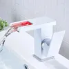 Robinets de lavabo de salle de bain robinet de capteur de température LED avec 3 couleurs Vanité Basin Basin Tap froid et eau à poignée unique