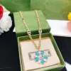 Högkvalitativ halsbandsdesigner för kvinnliga män Guldkedjan fjärilsbi vintage koppar kubansk länkkedja inlagd flerfärgad kristallmärke smycken bröllopälskare gåva