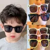 Óculos de sol de moda infantil novos doces fofos ao ar livre portáteis óculos de festas de parques de parque de soldados de praia