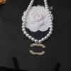 Lyxdesigner dubbel bokstav hänge halsband guldpläterade crysatl sträng tröja varumärke halsband pärlkedja för kvinnor bröllop parti juvelen tillbehör