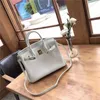 Bag Designerinnen Frauen mit Platin Litschee Getreide Top Schicht Kuh Leder rein weiß klassischer Stil Mode One-Shoulder Messenger WGNO J8BQ