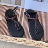 Sandálias de tanga para mulheres designers reviere cordeiro de couro sandálias tangas areia chinelos chinelos de verão lamadas de chinelos confortáveis