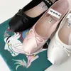 Femme Designer Man Miui Ballet Flat Yoga Dance Loafer Bow Silk Robe décontractée Shoe Lady Cuir en cuir sexy Sexy Walk Shoes Trainer Sneakers Sandale S Confort