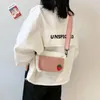 Schoudertassen pluche tas Japanse retro harajuku lam vrouw borduurwerk aardbei schattige zusters messenger