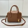 Tatil Tote Çanta Dokuma Çanta Kuzu Deri Deri Deri Crossbody Bag Omuz Çantaları Tasarımcı Lüks Çanta Üst Tutamak Çanta Intrecciato Fermuar Pirinç Finish Donanım