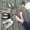 Lässige Schuhe Maogu 2024 Frühling Herbst Blume Ethnischer Stil Retro chinesischer Stoff an für Frauen Baumwollwäsche Runde Kopf Frauenschuh 42
