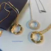 Designer Croitrres Nacklace Simple Set Pendant V Gold High Version Love Series Big Cake Full Diamond Sky Star Collier Épais plaqué 18K ROND PENDANT CLAR CLAR