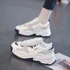 Gelegenheitsschuhe Marke Frauen Chunky Sneakers vulkanisieren koreanische Mode weibliche schwarze weiße Plattform dicke einzige Sneaker Frau