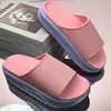 Designer tofflor sandaler plattform tofflor anti slip trendiga varumärken tofflor par stannar hemma ny tjock sula ett ord tofflor förhöjda coola tofflor