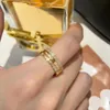 Nuevo anillo geométrico hexagonal fashion anillo de mujeres con diamante de diamante brillante anillo de la marca chapada en el anillo de panal de oro de 18 km anillo de boda anillo de boda anillo de San Valentín