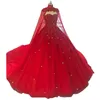 Robes de mariée de robe de bal rouge vintage avec applications en dentelle à cou de haut à col haute