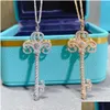 Pendanthalsband Luxury Diamond Key Necklace Fashion Designer Womens Girls Valentines Day 18K Gold Jewelry Gift Drop Delivery Pendant DHFMA