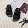 Erkekler Pazar Süet Mule Tasarımcı Sandalet Düz Kayma Terlik Üzerine Slaytlar Slaytlar Lüks Moda Siyah Beyaz Kahverengi Platform Yaz Plajı Açık Flip Flops Scuffs