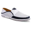 Äkta sandaler läderskor män trevliga sommar avslappnade hål slip-on platta ko manliga loafers svart vit A1295 A611