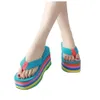 Partihandel 2024 Kvinnor Flip Flops Sandaler Ny tjock bottenplattform Slippare Slope Beach Female Rainbow Colorful Slipper I5io# CF93