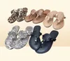 2022 Designers de Tories Slides Leopard Python Snakeskin Slippers Mulheres saltos baixos sandálias planas Hollow Out Summer Beach Shoes Patente L8427362