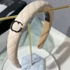 Bandons de concepteur de luxe Femme lettre de marque fausse cuir français Fashion Fashion Fashion Womens Hair Hoop Vintage Head Accessories Amateur Cadeaux
