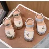 Zomermeisjes sandalen borduur roosbloem kleine kinderen schoenen baby tuinschoenen mode kinderen strand 240506