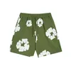 Ensemble de streetwear: shorts de t-shirt et de créateurs en denim ensemble avec des manches courtes fleuries de kapok