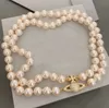 Designer Pearl Chokers Halsband Luxury Women Fashion Jewelry Metal Pearl Necklace Gold Necklace Exquisite Accessories Festliga utsökta gåvor Top