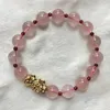 Strand groothandel roze aardbei Natuurlijke kristallen armbanden ronde kralen met pi xiu bedelarmband gelukkig voor vrouwen mode -sieraden