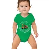 Rompers Newborn Jumpsuit är bara en pojke som älskar grävmaskiner. Tryckt jumpsuit 3-24m baby pojke kläder baby tecknad lastbil baby tight montering suitl240514l240502