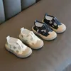 Sneakers baby canvas skor vårpojkar och flickor andningsskor förskola sportskor baby mjuk ensam löpskor 17-28 D240515