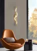 Lampa ścienna LED Lekka domowa sypialnia dekoracja powierzchniowa sofa tła salon Złote czarny oświetlenie kinkietowe