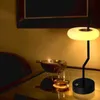 Lampy stołowe Nieregularne przechylone nowoczesna lampa stołowa z czujnikiem kawy z ciepłym światłem obok sypialni do dekoracji salonu nocne światło