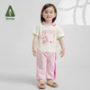 Giyim Setleri Amila 2024 Bebek Erkekler ve Kızlar İçin Yeni Giysiler Kontrastlı Renkli Yakasında Karikatür Üst ve Alt Tişört + Pantolon Groupl2405