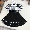 Лучшие детские спортивные костюмы Summer Girls Dress Детская дизайнерская одежда Размер размером 100-160 см. Полосная дизайнерская рубашка поло и короткая юбка 24 мая