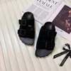 Män kvinnor söndag mocka mule designer sandaler platt glid på tofflor glider lyx mode svart vit brun man plattform sommarstrand utomhus flip flops scuffs 35-40