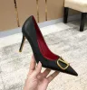 Markenpumpen Frauen High Heels speicherte Schuhe Klassiker Metall V-Buckle Nackt schwarz rote matte 6 cm 8cm 10 cm dünne Fersen Frauen Hochzeitsschuhe