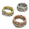 O designer Westwoods de 2 em 1 anel em camadas duplas exala uma sensação de luxo com coroa de diamante espumante destacável e prego de anel leve