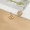 Klasyczne oryginalne designerskie kolczyki stadninowe sześciokąt błyszczące złoto kryształy dla damskich mosiężnych akcentów modowych