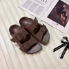 Erkekler Pazar Süet Mule Tasarımcı Sandalet Düz Kayma Terlik Slaytları Lüks Moda Siyah Beyaz Kahverengi Adam Platform Yaz Plajı Açık Flip Flops Scuffs 35-40