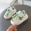 Childrens Sneakers chłopcy bez poślizgu Buty swobodne Baby dziewczynki miękki dół mieszkania maluch oddychające buty do chodzenia studenckiego jesień 240515