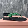 2024 miui chaussures rivières cordon et sandales en cuir femmes en string sandale cristal embelli la plage d'été glissements de plage lacets up talon plat mule tongs 35-42 pas de boîte