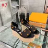 15a 2024 Kadın Sınır Kama Sandalet Akademisi 8cm Monogramlı Platform Siyah Beyaz Kahverengi Yolcu Sanayda Sahil Hattı Peep Açık Ayakkabılar