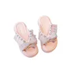 Slipper 2024 Söta tofflor Toddler Girl Shoe Girl Sandals Bow Kids Shoe For Girl Kids Slippers Andningsbara sommarstrandsko Zapatos Nia Y240514YAVA