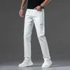 Męskie spodnie 2024 Nowe letnie luksusowe białe dżinsy dla mężczyzn wygodne bawełniane tkaniny proste spodnie klasyczne spodnie dżinsowe Mężczyzna Y240514
