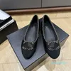 2024 Mode Flat Boat Lady Leder Ballerina Lazy Dance Slas Women Schuh mit Kastengröße 35-42