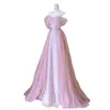 ピンクのスパンコール長いウエディングドレス