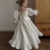 Robes de fille fille robe 2023 printemps / été coton lin lolita robe palais style princesse décontractée mode simple robe douce robe d240515