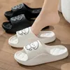 Slippels modieuze cartoon puppy zomerpaar anti slip zachte glijbaan lite comfort sandalen heren casual dames huis flip h240514