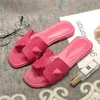 Netto czerwone kapcie żeńskie lato płaskie moda noszenie skórzane nowe s sandały koreańskie wersja plażowych podróży klapki