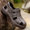 Chaussures pour hommes Sandales Slippers 2024 Été Cool respirant confortable Farnes de marche baskets légères décontractées 8196