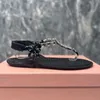 2024 MIUI Sapatos Riviere Cord and Leather Sandals Women Thong Sandal Crystal embelezado Slingback Summer Summer Beach Slides Lace Up Leto