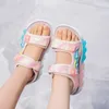 Sandali simpatici sandali per bambini anti -slip adatti alla versione di moda femminile aperta anti -slip versioni per bambini con il colore abbinati per ragazzi scarpe sportive d240515