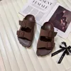 Män kvinnor söndag mocka mule designer sandaler platt slip-on toffles glider lyx mode svart vit brun man plattform sommarstrand utomhus flip flops scuffs 35-40